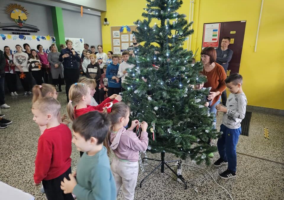 BOŽIĆNO DRVCE-SIMBOL ZAJEDNIŠTVA